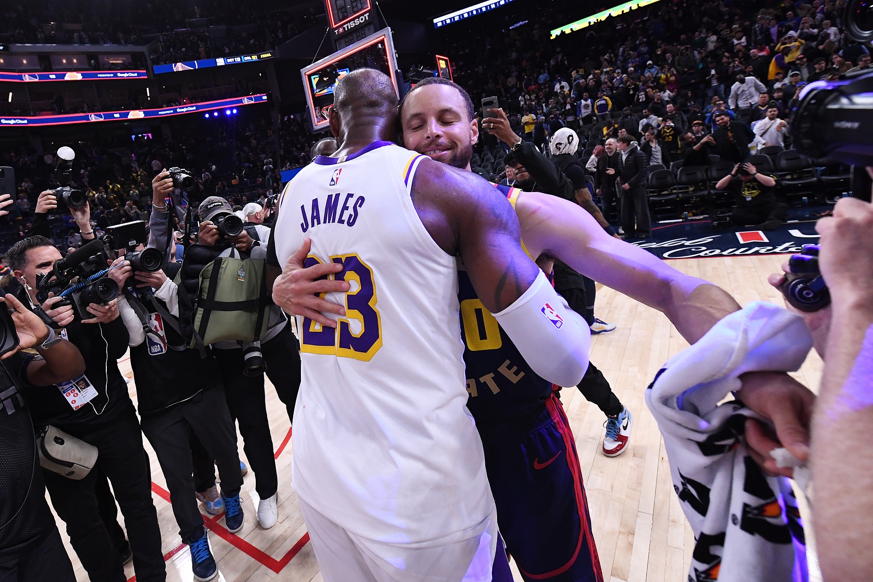 皮尔斯：詹皇赴勇士纯属作秀 无法夺冠