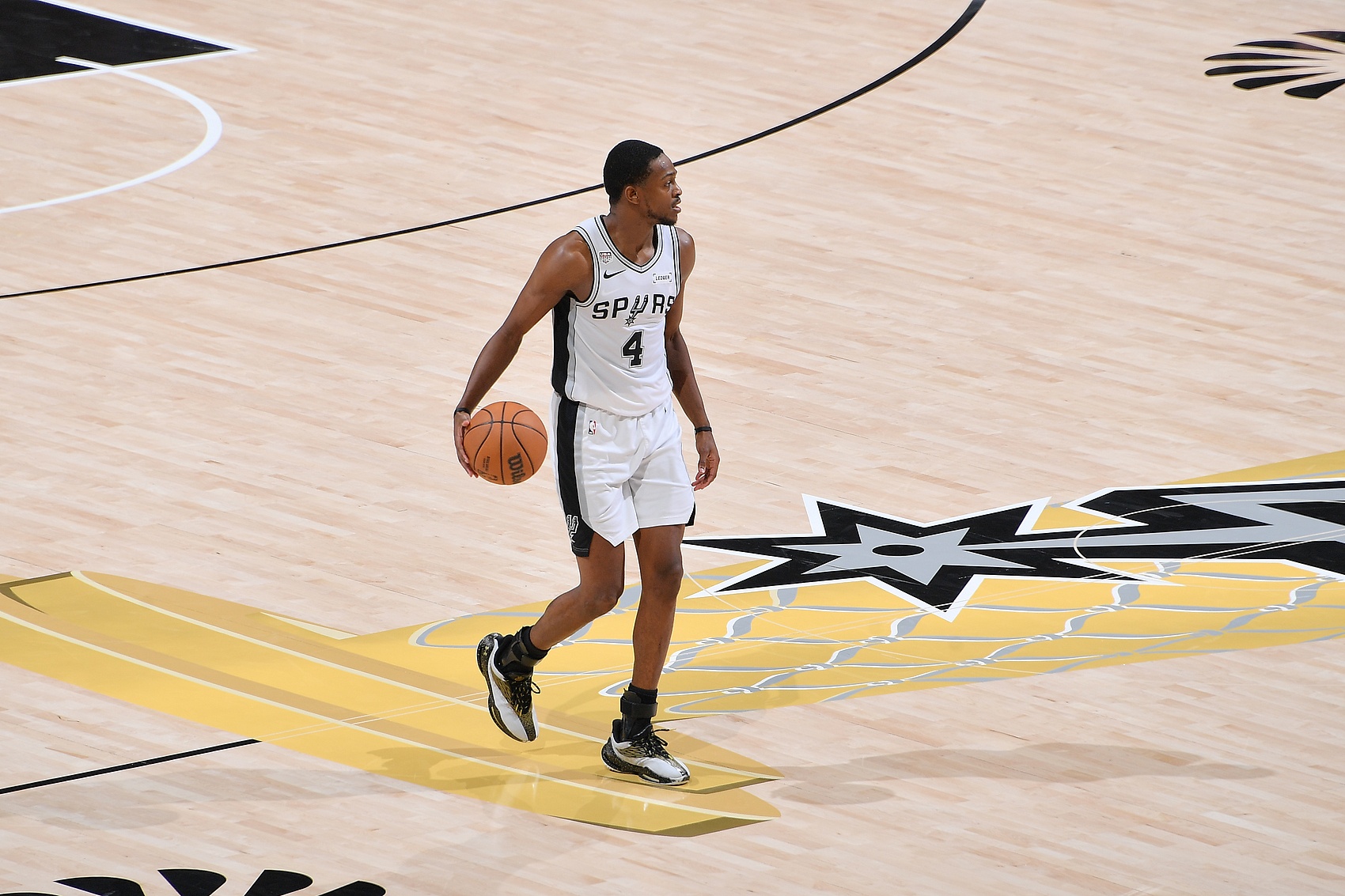 从德拉雷亚到勒布朗：欧洲姓氏前缀与NBA名字的真相
