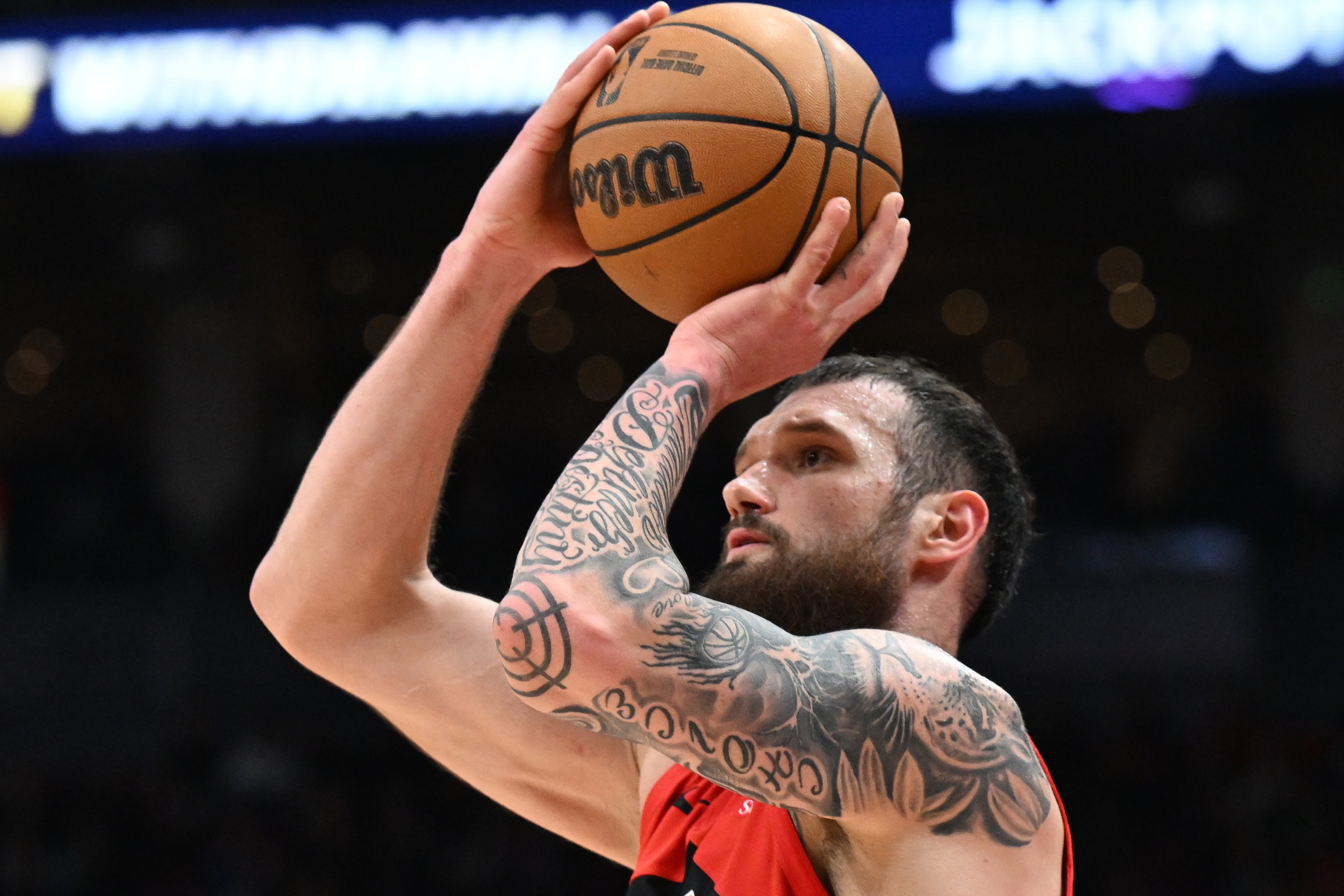 4.46亿配齐瘸腿阵容:佩林卡拆解湖人争冠窗口的七步曲 4.46亿配齐瘸腿阵容:佩林卡拆解湖人争冠窗口的七步曲
