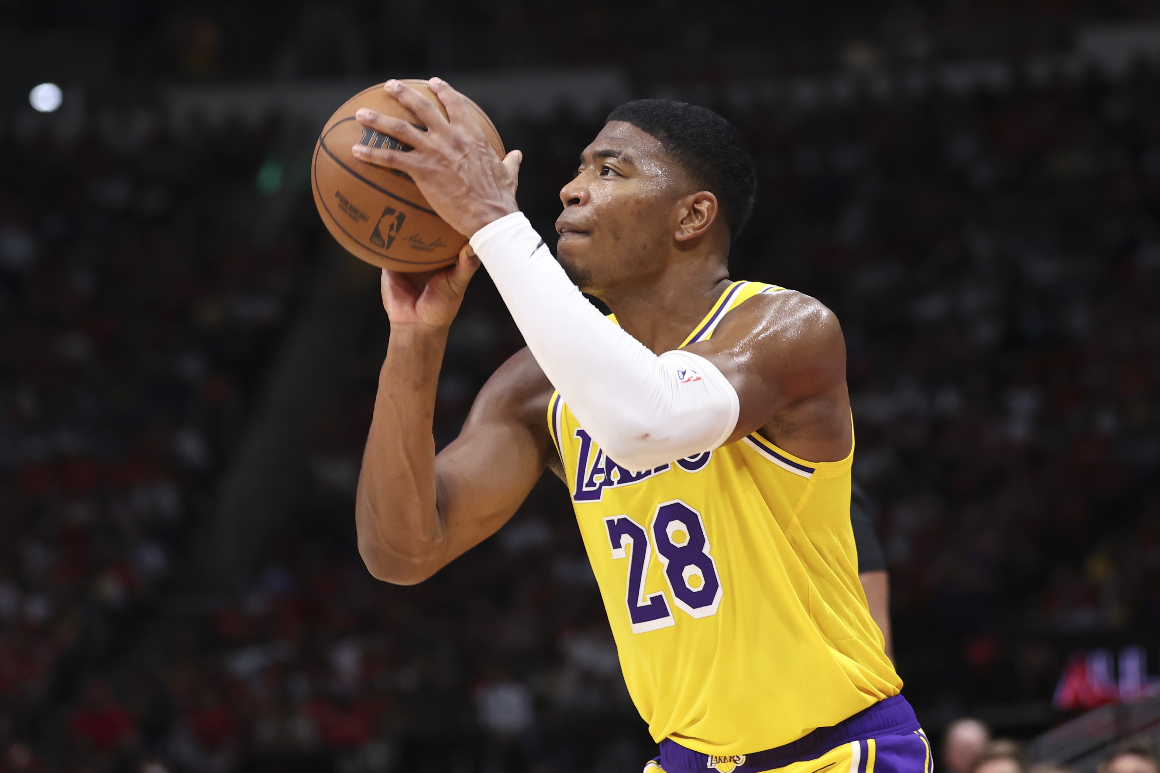 八村塁续约停滞：联盟消息源指向湖人操作空间