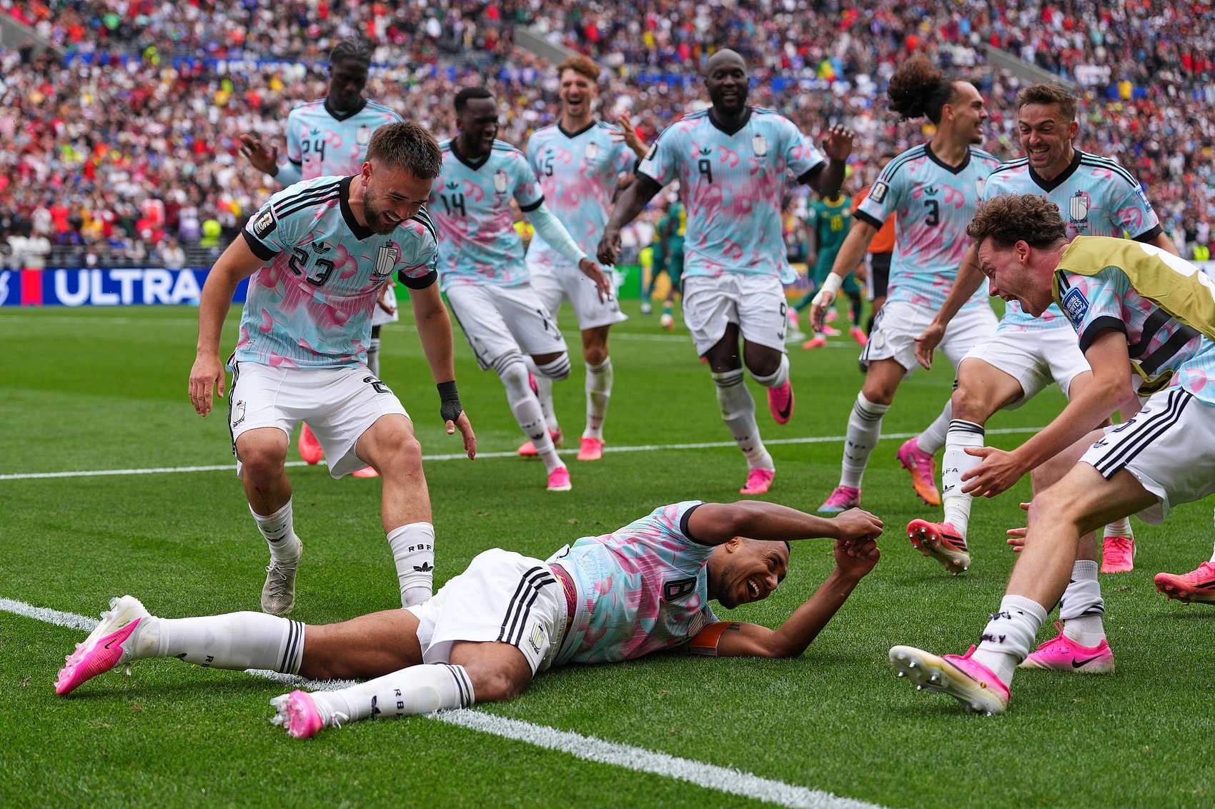 C罗迎战亚马尔,西班牙零封纪录遇真考验;美国31年不胜比利时,获红牌缓刑 C罗迎战亚马尔,西班牙零封纪录遇真考验;美国31年不胜比利时,获红牌缓刑