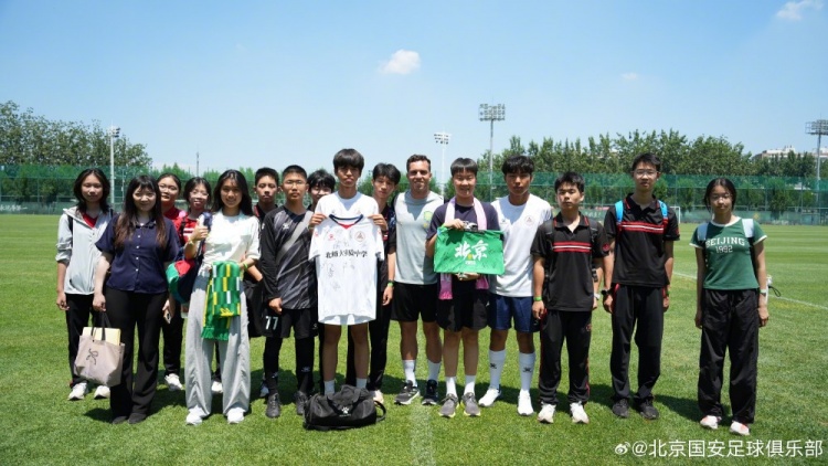 塞尔吉尼奥向中学生传授自律之道：每天一点努力才能走得更远