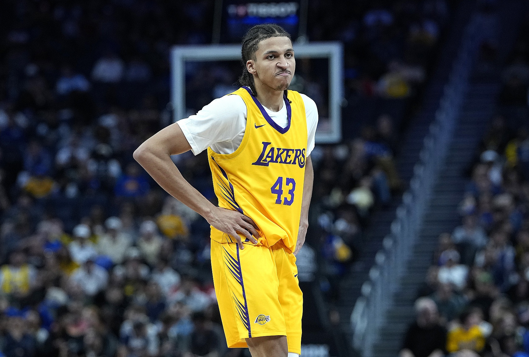 13分钟5+1+1+1+1，湖人新秀卡尔填满数据栏