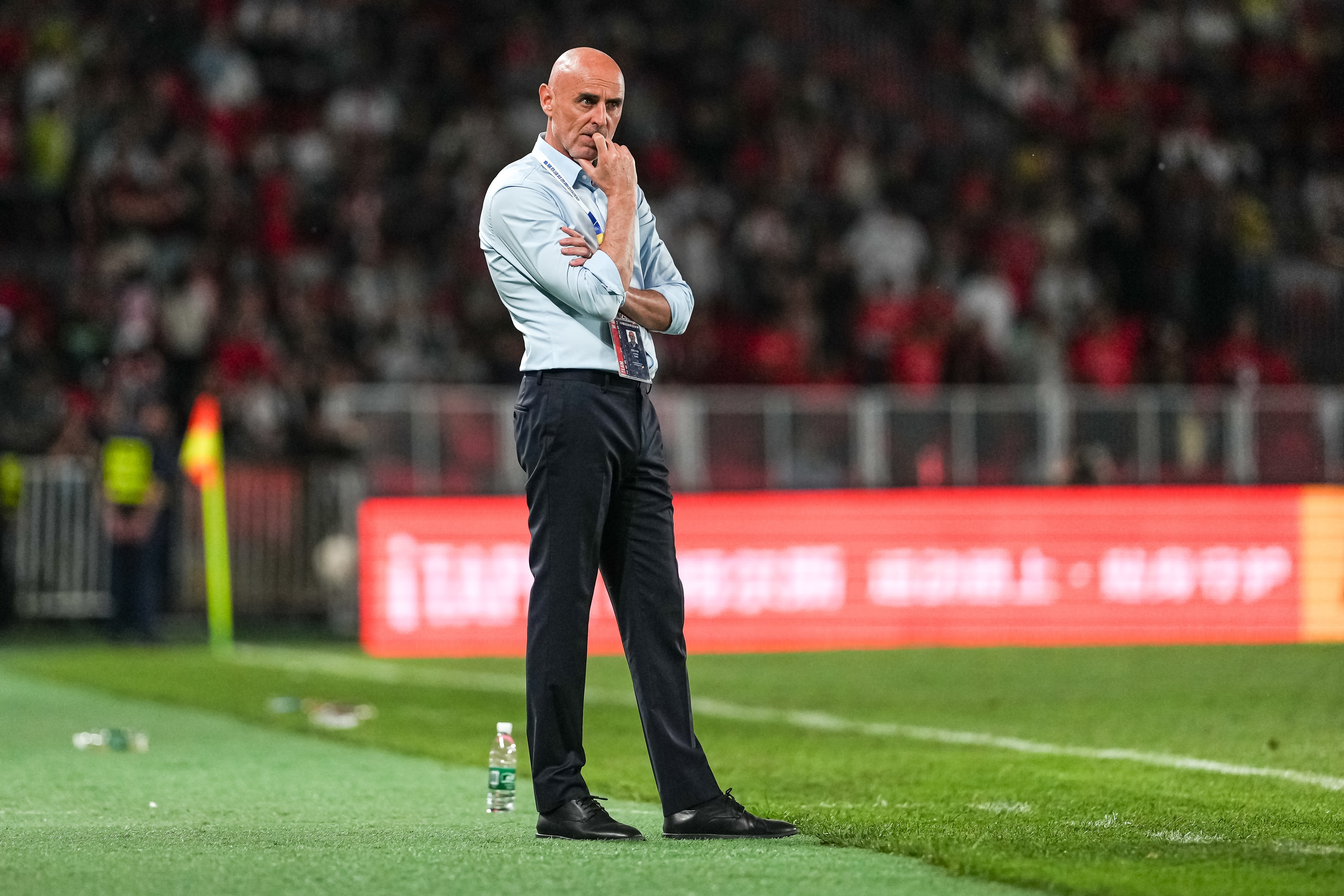 海港主场0-1负于泰山,三球被吹多打一人难破门 海港主场0-1负于泰山,三球被吹多打一人难破门