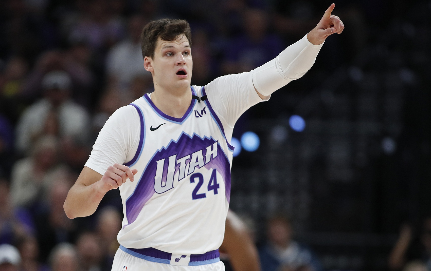 ESPN名记:凯斯勒新赛季必须进一防,否则湖人防守糟糕透顶 ESPN名记:凯斯勒新赛季必须进一防,否则湖人防守糟糕透顶