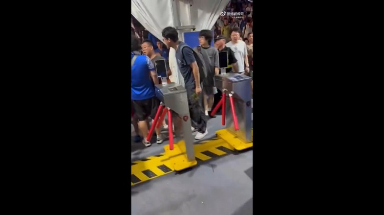 河南球迷组织谈“武磊球衣”事件:谁也不知道是不是有心之人的自导自演 河南球迷组织谈“武磊球衣”事件:谁也不知道是不是有心之人的自导自演