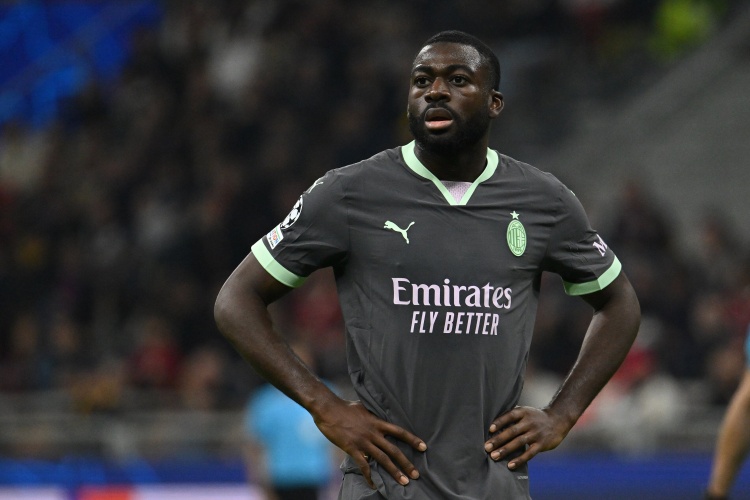 记者:里昂赫尔城等队有意Y·福法纳 提出的方案为租借+强制买断