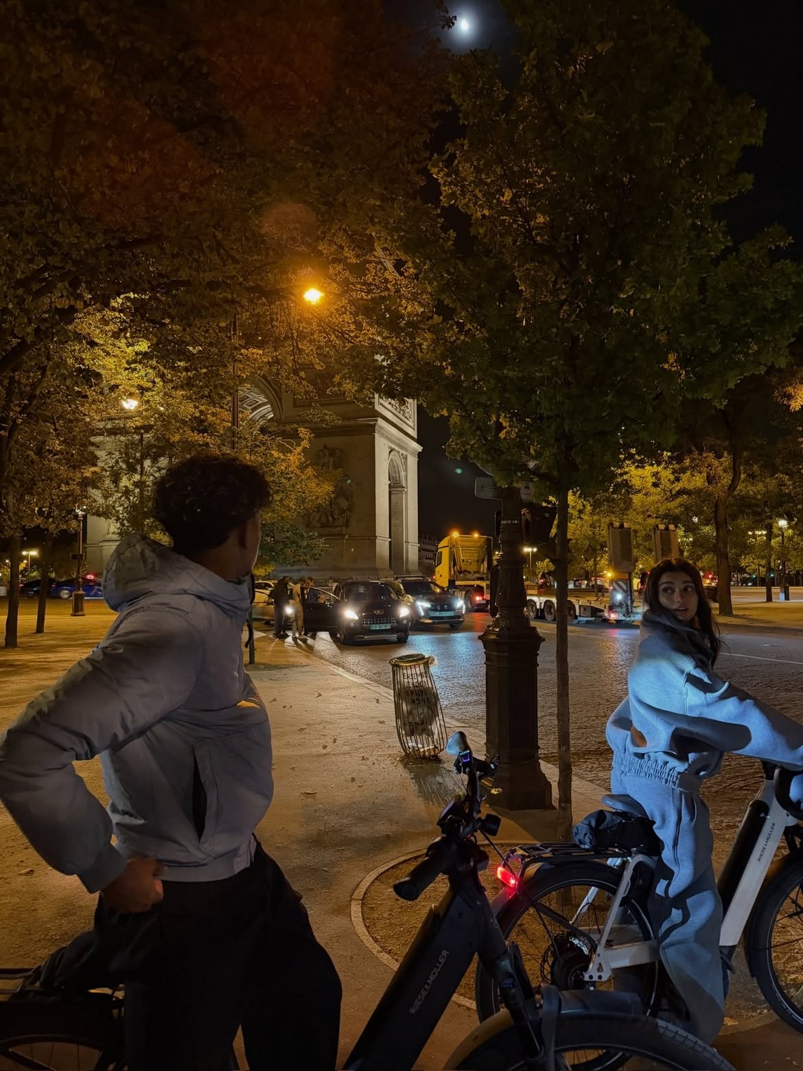 着迷!亚马尔将女友压在沙发上,社媒评论对方:多么绝美的女人… 着迷!亚马尔将女友压在沙发上,社媒评论对方:多么绝美的女人…