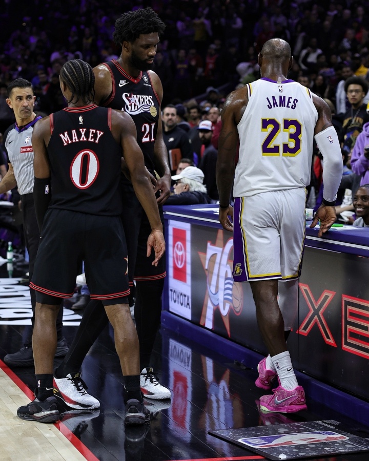 76人老板：布朗交易前就和迈尔斯聊过追老詹 当时只是开玩笑